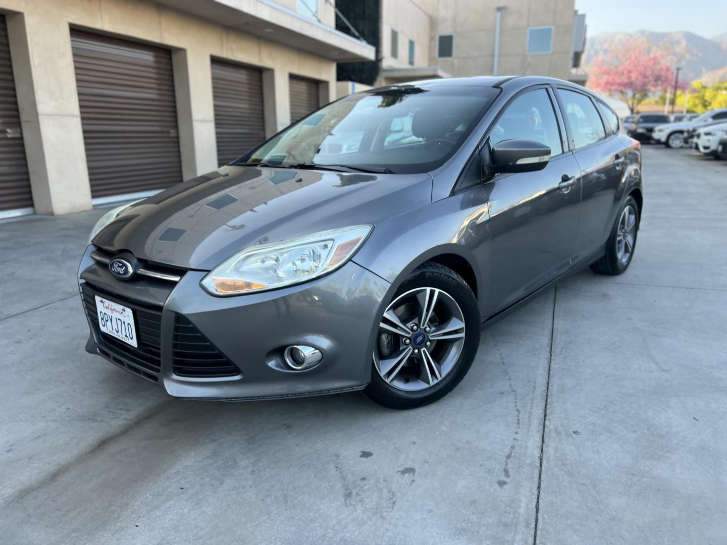2014 Gray /Balck Ford Focus SE Hatch (1FADP3K21EL) with an 2.0L L4 DOHC 16V engine, Automatic transmission, located at 30 S. Berkeley Avenue, Pasadena, CA, 91107, (626) 248-7567, 34.145447, -118.109398 - Microsoft Sync! Moon-roof! This 2014 Ford Focus SE Hatch looks and drives good. Bad credit? We can help! We are the bank. - Photo#8