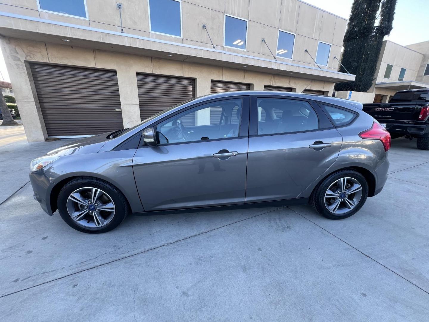 2014 Gray /Balck Ford Focus SE Hatch (1FADP3K21EL) with an 2.0L L4 DOHC 16V engine, Automatic transmission, located at 30 S. Berkeley Avenue, Pasadena, CA, 91107, (626) 248-7567, 34.145447, -118.109398 - Microsoft Sync! Moon-roof! This 2014 Ford Focus SE Hatch looks and drives good. Bad credit? We can help! We are the bank. - Photo#10