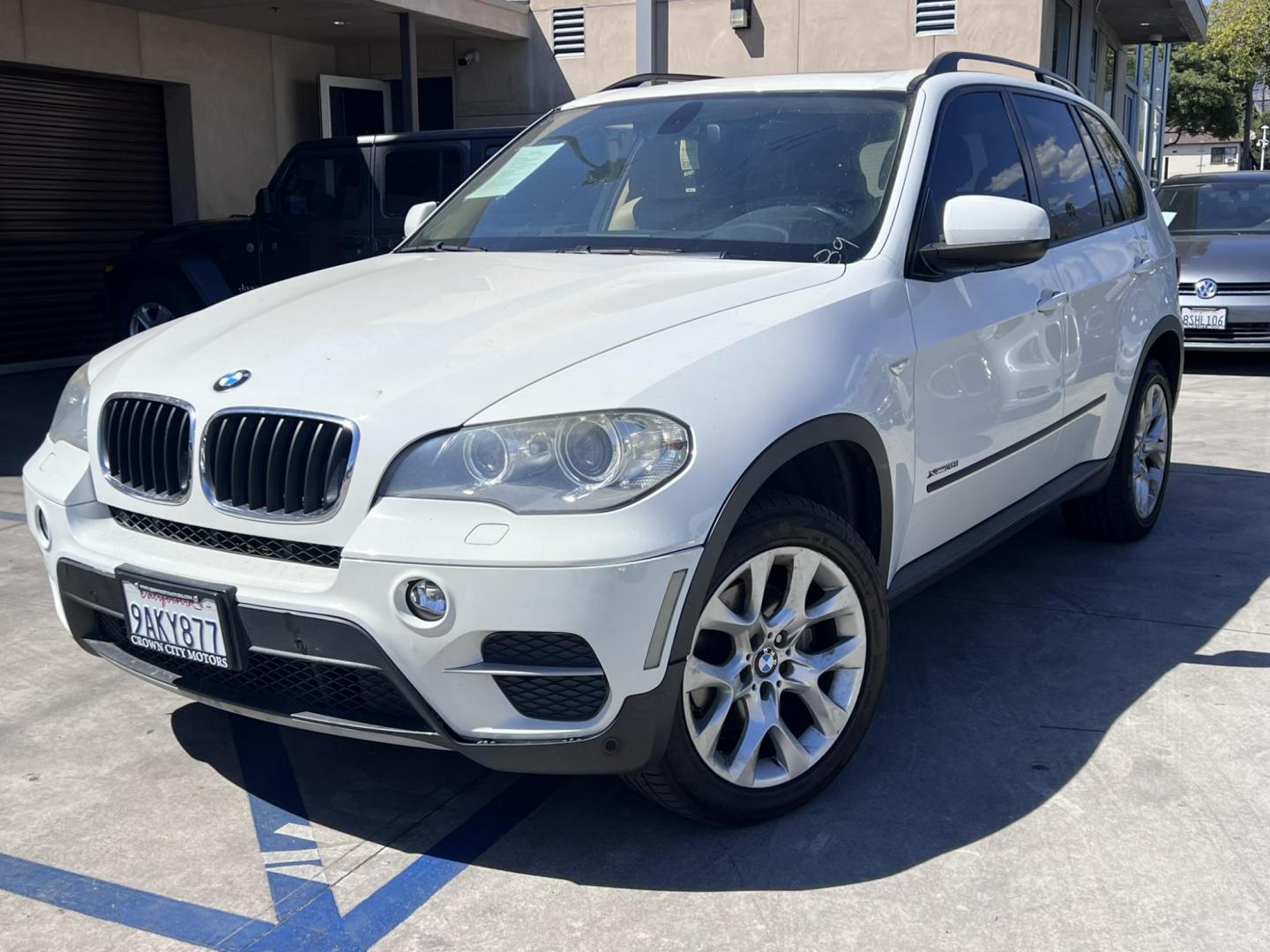 2012 /Tan BMW X5 xDrive35i (5UXZV4C54CL) with an 3.5L L6 DOHC 24V engine, 6-Speed Automatic transmission, located at 30 S. Berkeley Avenue, Pasadena, CA, 91107, (626) 248-7567, 34.145447, -118.109398 - Leather Seats! Navigation! Back-up Camera! This 2012 BMW X5 xDrive35i looks and drives good. . Bad credit? We can help! We are the bank. Bad Credit? We can help! We are the bank. All our cars are thoroughly inspected and reconditioned by our technicians. FREE CARFAX report. Stop by or call to speak - Photo#0