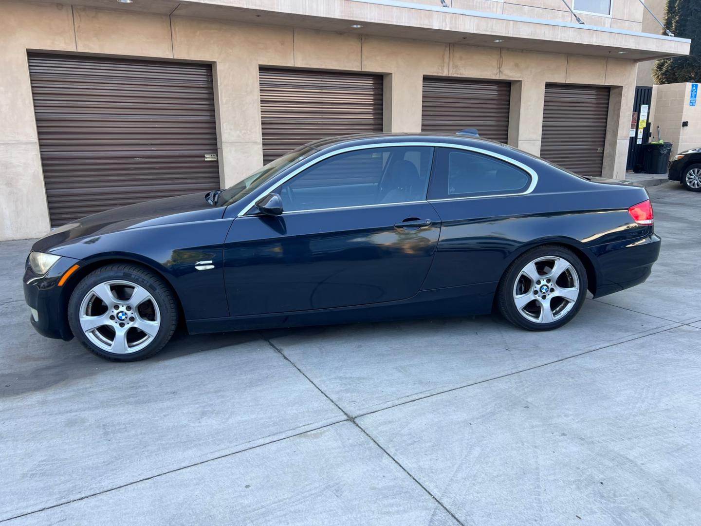 2009 BLACK /Gray BMW 3-Series 328xi Coupe (WBAWC33539P) with an 3.0L L6 DOHC 24V engine, Automatic transmission, located at 30 S. Berkeley Avenue, Pasadena, CA, 91107, (626) 248-7567, 34.145447, -118.109398 - Photo#4