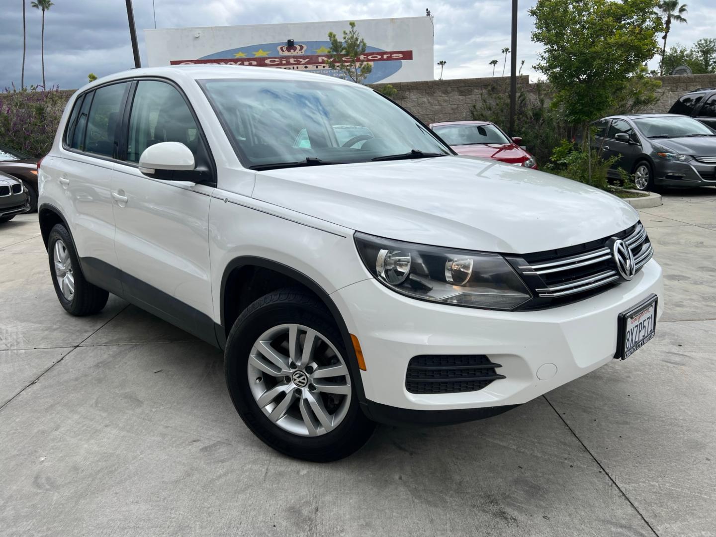 2014 White Volkswagen Tiguan S (WVGAV3AX0EW) with an 2.0L L4 DOHC 16V TURBO engine, AUTOMATIC transmission, located at 30 S. Berkeley Avenue, Pasadena, CA, 91107, (626) 248-7567, 34.145447, -118.109398 - Photo#4