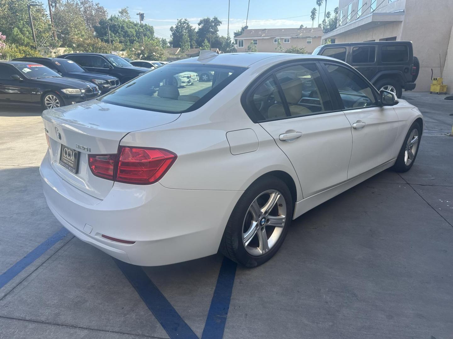 2013 White /Tan BMW 3-Series Leather (WBA3C3C56DF) with an 4 Cylinder engine, Automatic transmission, located at 30 S. Berkeley Avenue, Pasadena, CA, 91107, (626) 248-7567, 34.145447, -118.109398 - Low Miles! Leather seats! ntroducing the 2013 BMW 3-Series 320i Sedan, a timeless blend of luxury, performance, and style. With its sleek design and impressive features, this vehicle is sure to turn heads on the road. And with only 88,248 miles on the odometer, it's a low-mileage gem, especially f - Photo#5