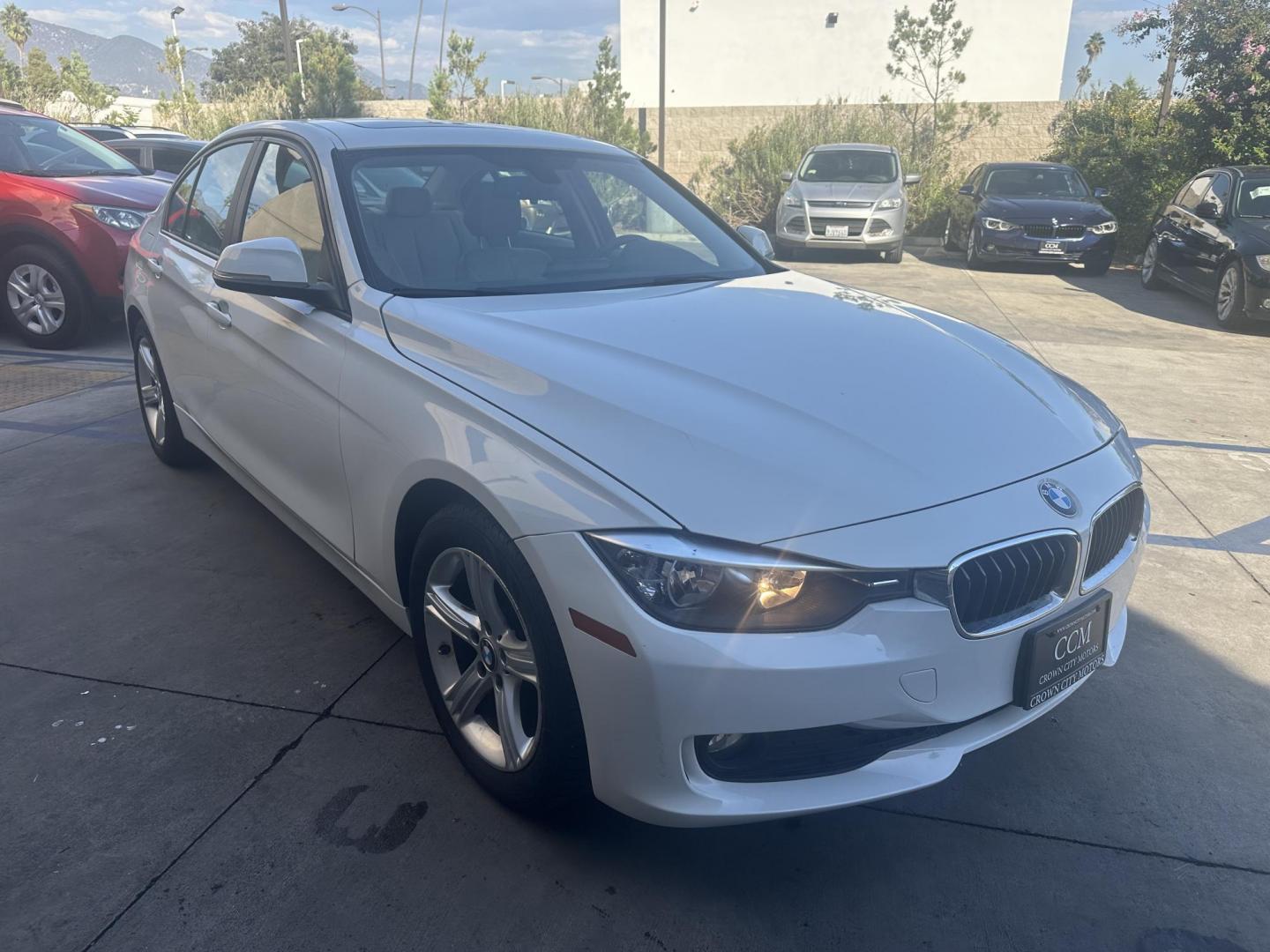 2013 White /Tan BMW 3-Series Leather (WBA3C3C56DF) with an 4 Cylinder engine, Automatic transmission, located at 30 S. Berkeley Avenue, Pasadena, CA, 91107, (626) 248-7567, 34.145447, -118.109398 - Low Miles! Leather seats! ntroducing the 2013 BMW 3-Series 320i Sedan, a timeless blend of luxury, performance, and style. With its sleek design and impressive features, this vehicle is sure to turn heads on the road. And with only 88,248 miles on the odometer, it's a low-mileage gem, especially f - Photo#7