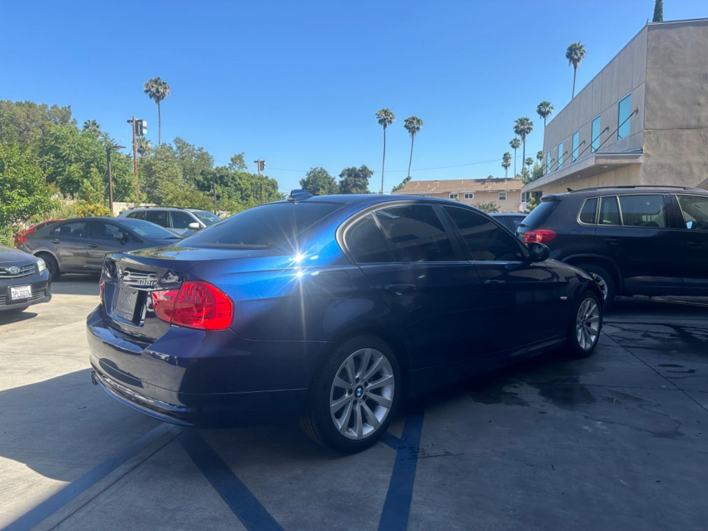 2011 Le Mans Blue Metallic /Black BMW 3-Series Leather (WBAPH7C51BA) with an 3.0 engine, Automatic transmission, located at 30 S. Berkeley Avenue, Pasadena, CA, 91107, (626) 248-7567, 34.145447, -118.109398 - Photo#4