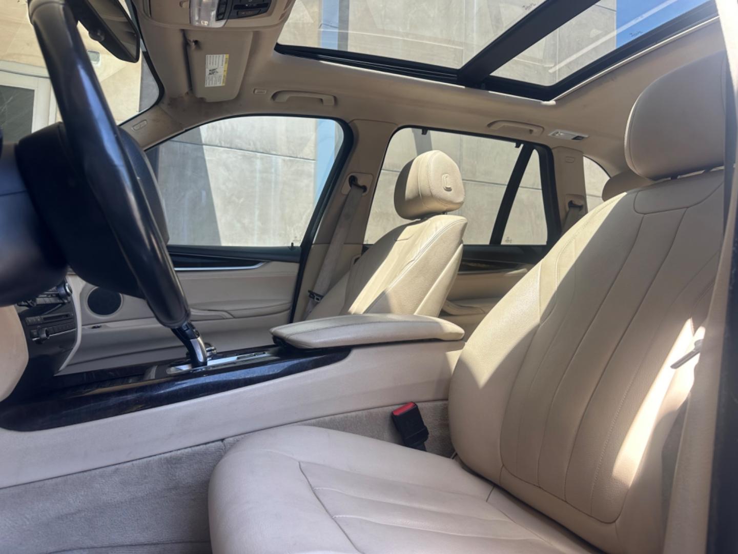 2015 Alpine White /Oyster Nevada Leather BMW X5 Leather (5UXKR0C52F0) with an 3.0 engine, Automatic transmission, located at 30 S. Berkeley Avenue, Pasadena, CA, 91107, (626) 248-7567, 34.145447, -118.109398 - Discover the 2015 BMW X4 xDrive35i: Luxury and Performance at an Affordable Price Are you in the market for a luxury vehicle that combines high performance, advanced technology, and affordability? The 2015 BMW X4 xDrive35i is the perfect choice for you. This outstanding model offers the ideal blend - Photo#11