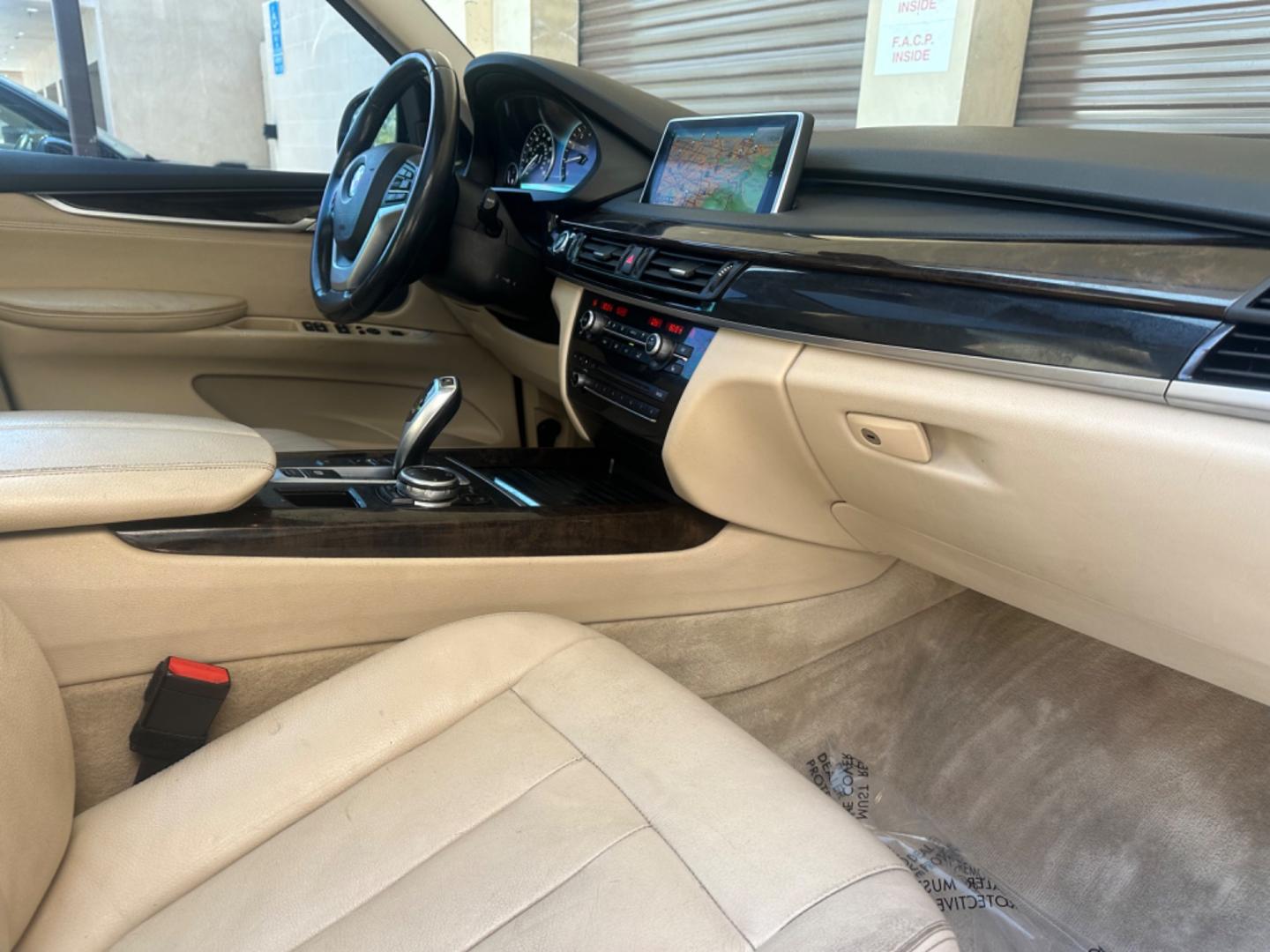 2015 Alpine White /Oyster Nevada Leather BMW X5 Leather (5UXKR0C52F0) with an 3.0 engine, Automatic transmission, located at 30 S. Berkeley Avenue, Pasadena, CA, 91107, (626) 248-7567, 34.145447, -118.109398 - Discover the 2015 BMW X4 xDrive35i: Luxury and Performance at an Affordable Price Are you in the market for a luxury vehicle that combines high performance, advanced technology, and affordability? The 2015 BMW X4 xDrive35i is the perfect choice for you. This outstanding model offers the ideal blend - Photo#20