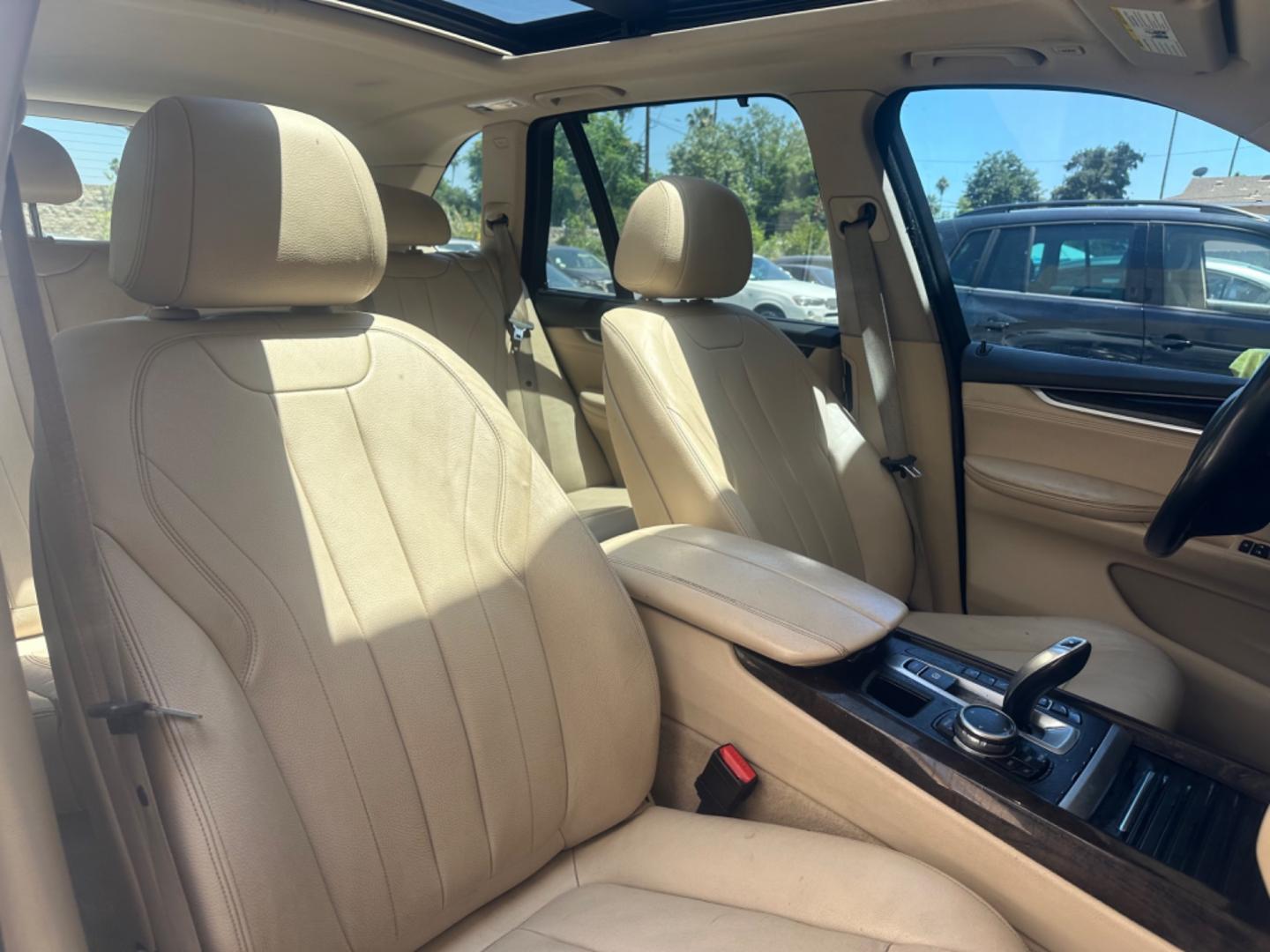 2015 Alpine White /Oyster Nevada Leather BMW X5 Leather (5UXKR0C52F0) with an 3.0 engine, Automatic transmission, located at 30 S. Berkeley Avenue, Pasadena, CA, 91107, (626) 248-7567, 34.145447, -118.109398 - Discover the 2015 BMW X4 xDrive35i: Luxury and Performance at an Affordable Price Are you in the market for a luxury vehicle that combines high performance, advanced technology, and affordability? The 2015 BMW X4 xDrive35i is the perfect choice for you. This outstanding model offers the ideal blend - Photo#21