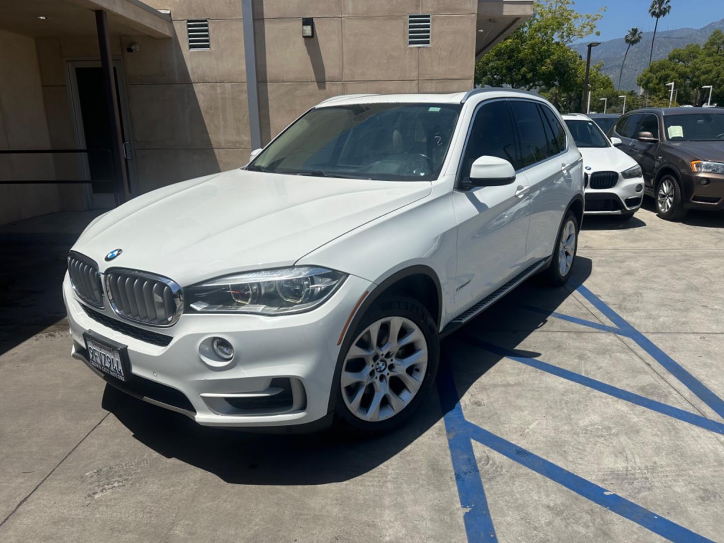 2015 Alpine White /Oyster Nevada Leather BMW X5 Leather (5UXKR0C52F0) with an 3.0 engine, Automatic transmission, located at 30 S. Berkeley Avenue, Pasadena, CA, 91107, (626) 248-7567, 34.145447, -118.109398 - Discover the 2015 BMW X4 xDrive35i: Luxury and Performance at an Affordable Price Are you in the market for a luxury vehicle that combines high performance, advanced technology, and affordability? The 2015 BMW X4 xDrive35i is the perfect choice for you. This outstanding model offers the ideal blend - Photo#0