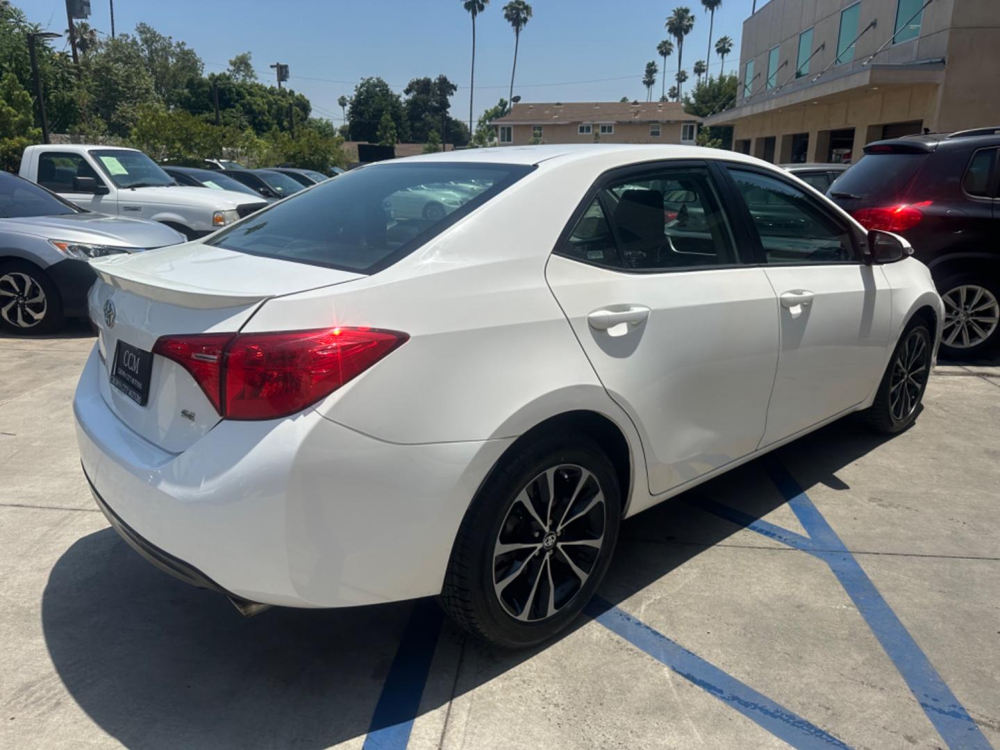 2017 WHITE /Black Toyota Corolla Cloth (2T1BURHE2HC) with an 4 Cylinder engine, Automatic transmission, located at 30 S. Berkeley Avenue, Pasadena, CA, 91107, (626) 248-7567, 34.145447, -118.109398 - Photo#5