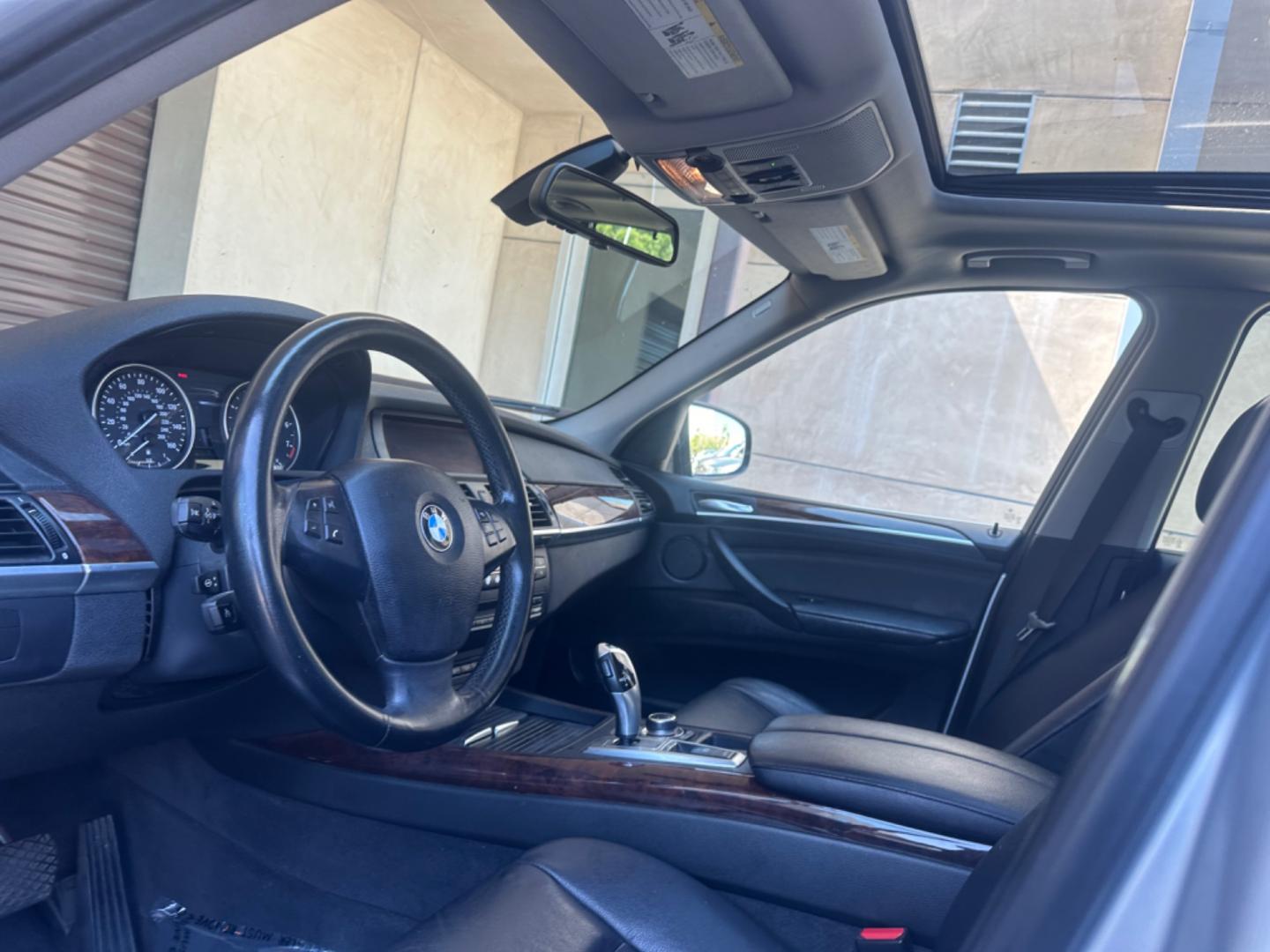 2013 Platinum Bronze Metallic /Black BMW X5 Leather (5UXZV4C59D0) with an 3.0 engine, Automatic transmission, located at 30 S. Berkeley Avenue, Pasadena, CA, 91107, (626) 248-7567, 34.145447, -118.109398 - Photo#14