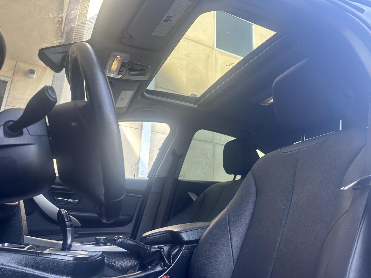 2018 Estoril Blue /Black BMW 3-Series 320i Sedan (WBA8E1G59JN) with an 2.0L L4 DOHC 16V engine, 8A transmission, located at 30 S. Berkeley Avenue, Pasadena, CA, 91107, (626) 248-7567, 34.145447, -118.109398 - Discover the 2018 BMW 320i: Style, Performance, and Luxury for Every Driver If you're seeking a sophisticated luxury sedan that combines style, performance, and advanced features, look no further than the 2018 BMW 320i. This model, part of BMW’s renowned 3-Series, is the epitome of elegance and d - Photo#2