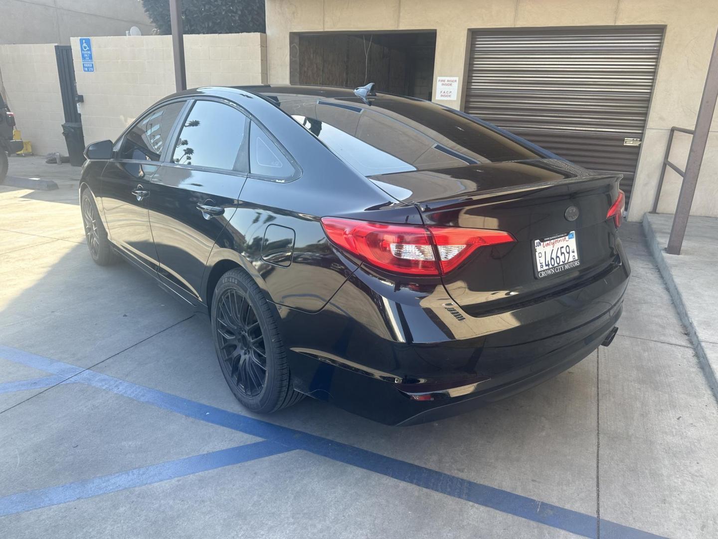 2016 Black /Black Hyundai Sonata SE (5NPE24AF8GH) with an 2.4L L4 DOHC 16V engine, 7A transmission, located at 30 S. Berkeley Avenue, Pasadena, CA, 91107, (626) 248-7567, 34.145447, -118.109398 - Photo#3