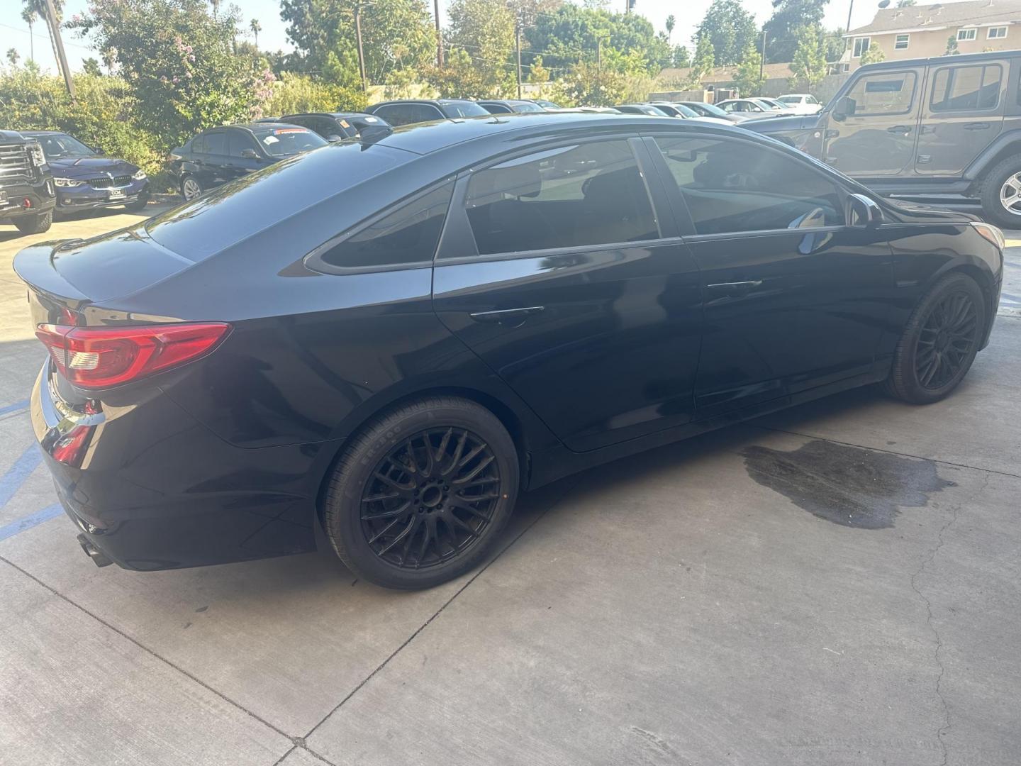 2016 Black /Black Hyundai Sonata SE (5NPE24AF8GH) with an 2.4L L4 DOHC 16V engine, 7A transmission, located at 30 S. Berkeley Avenue, Pasadena, CA, 91107, (626) 248-7567, 34.145447, -118.109398 - Photo#5