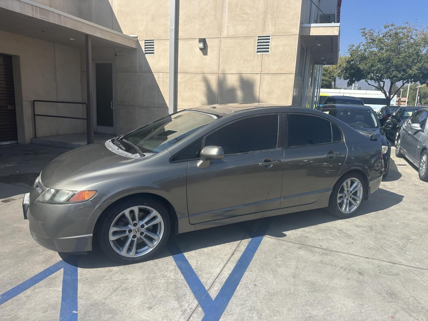 2007 Silver Metallic /Gray Honda Civic Si Sedan (2HGFA55547H) with an 2.0L L4 DOHC 16V engine, 6-Speed Manual Overdrive transmission, located at 30 S. Berkeley Avenue, Pasadena, CA, 91107, (626) 248-7567, 34.145447, -118.109398 - New Paint! New Tires! This 2007 Honda Civic Si Sedan looks and drives well. Drive Home a Stylish 2007 Honda Civic Si 4-Door Sedan with New Paint and Tires – Available at Our Buy Here Pay Here Dealer with Bad Credit Auto Loan Financing! Looking for a sleek and sporty sedan that’s perfect for - Photo#1