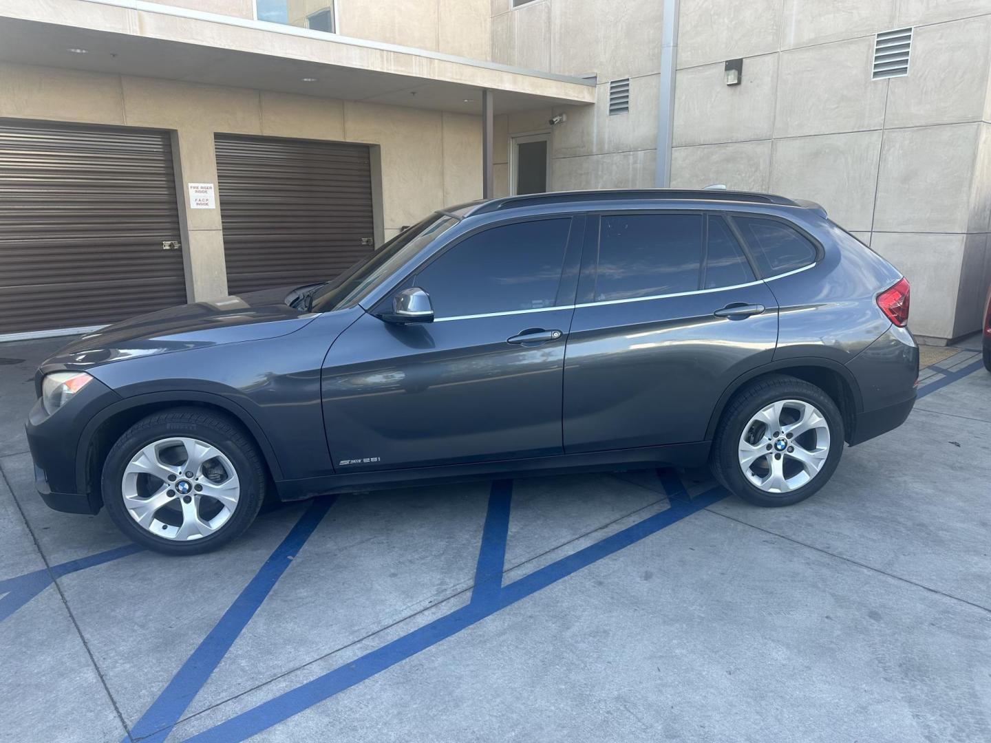 2013 Mineral Gray Metallic /Black BMW X1 sDrive28i (WBAVM1C59DV) with an 2.0L L4 DOHC 16V engine, 8-Speed Automatic transmission, located at 30 S. Berkeley Avenue, Pasadena, CA, 91107, (626) 248-7567, 34.145447, -118.109398 - Photo#2