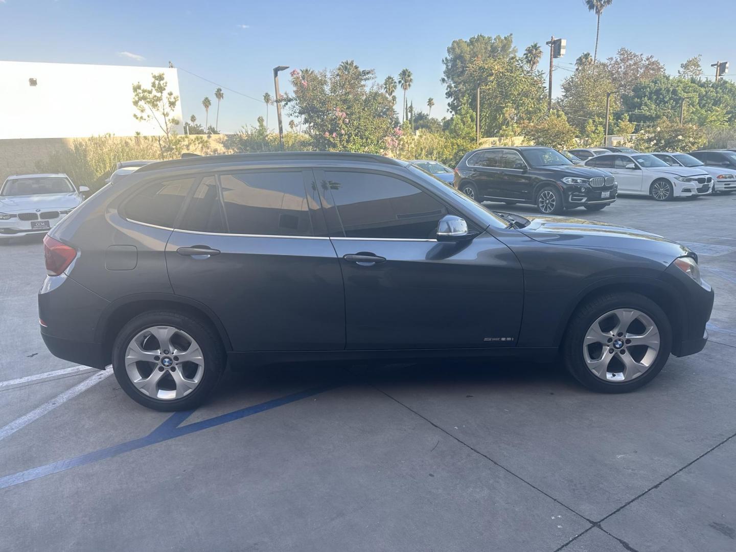 2013 Mineral Gray Metallic /Black BMW X1 sDrive28i (WBAVM1C59DV) with an 2.0L L4 DOHC 16V engine, 8-Speed Automatic transmission, located at 30 S. Berkeley Avenue, Pasadena, CA, 91107, (626) 248-7567, 34.145447, -118.109398 - Photo#4