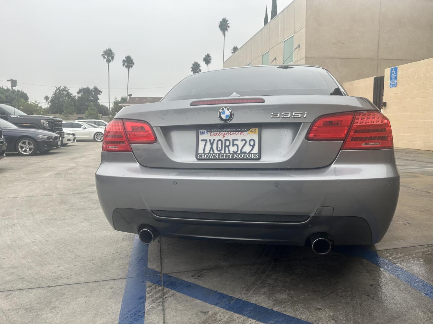 2013 Space Gray Metallic /Black BMW 3-Series 335i Convertible (WBADX7C56DJ) with an 3.0L L6 DOHC 24V engine, Automatic transmission, located at 30 S. Berkeley Avenue, Pasadena, CA, 91107, (626) 248-7567, 34.145447, -118.109398 - Photo#5