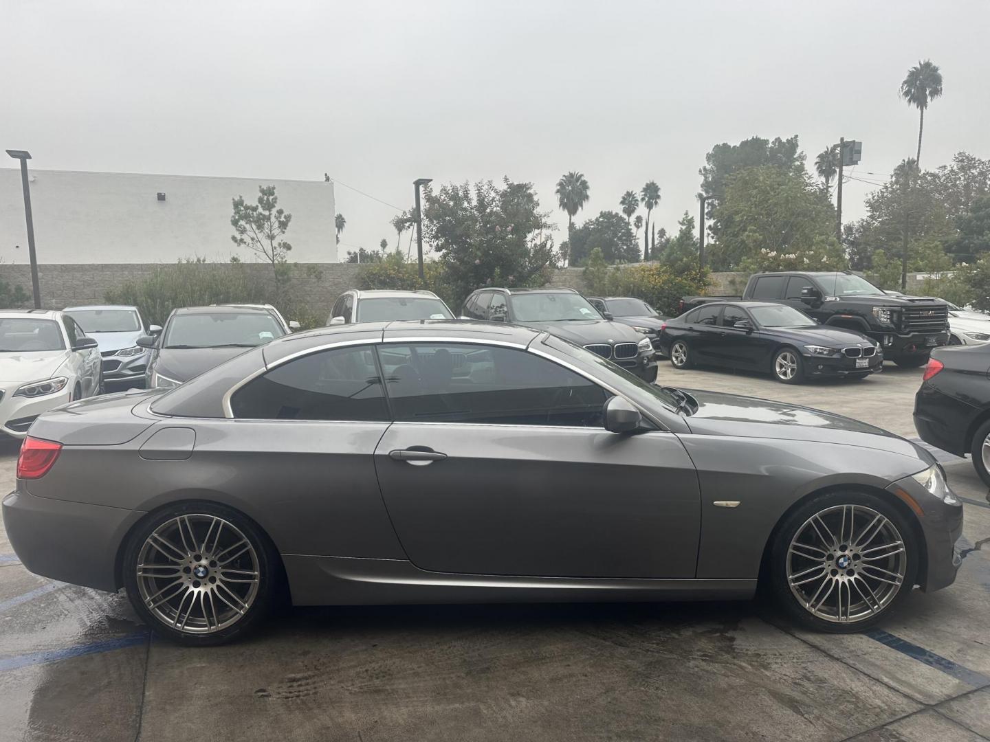 2013 Space Gray Metallic /Black BMW 3-Series 335i Convertible (WBADX7C56DJ) with an 3.0L L6 DOHC 24V engine, Automatic transmission, located at 30 S. Berkeley Avenue, Pasadena, CA, 91107, (626) 248-7567, 34.145447, -118.109398 - Photo#7