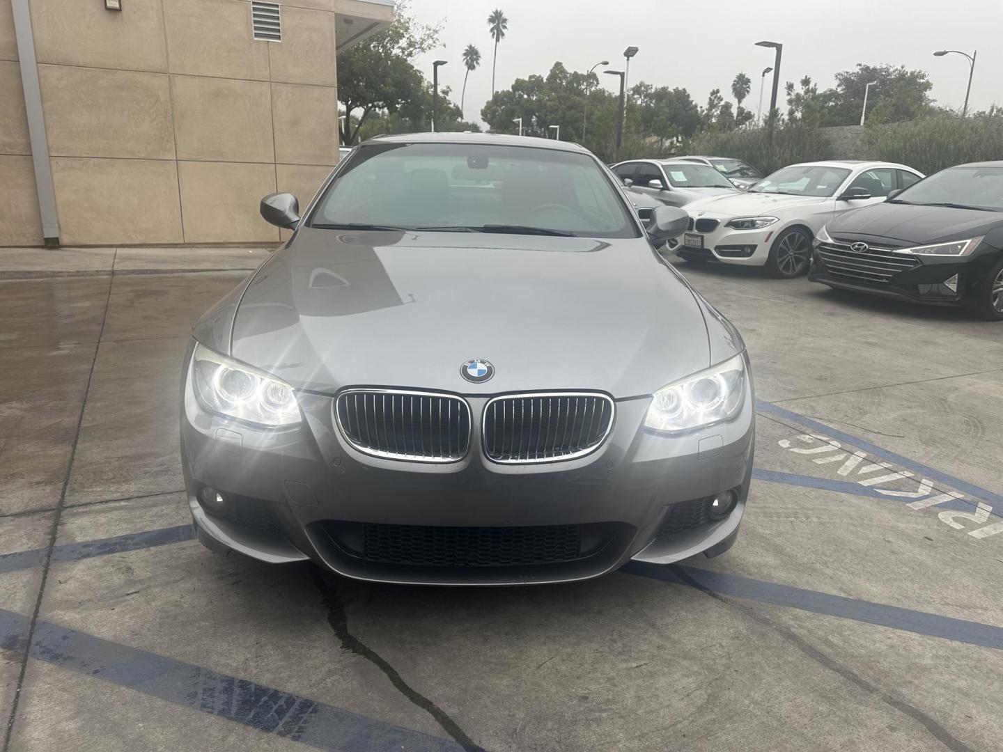 2013 Space Gray Metallic /Black BMW 3-Series 335i Convertible (WBADX7C56DJ) with an 3.0L L6 DOHC 24V engine, Automatic transmission, located at 30 S. Berkeley Avenue, Pasadena, CA, 91107, (626) 248-7567, 34.145447, -118.109398 - Photo#8