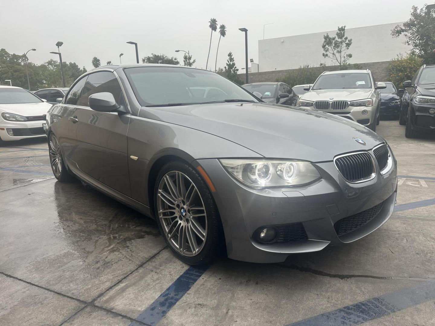 2013 Space Gray Metallic /Black BMW 3-Series 335i Convertible (WBADX7C56DJ) with an 3.0L L6 DOHC 24V engine, Automatic transmission, located at 30 S. Berkeley Avenue, Pasadena, CA, 91107, (626) 248-7567, 34.145447, -118.109398 - Convertible!! Navigation!! - Photo#9