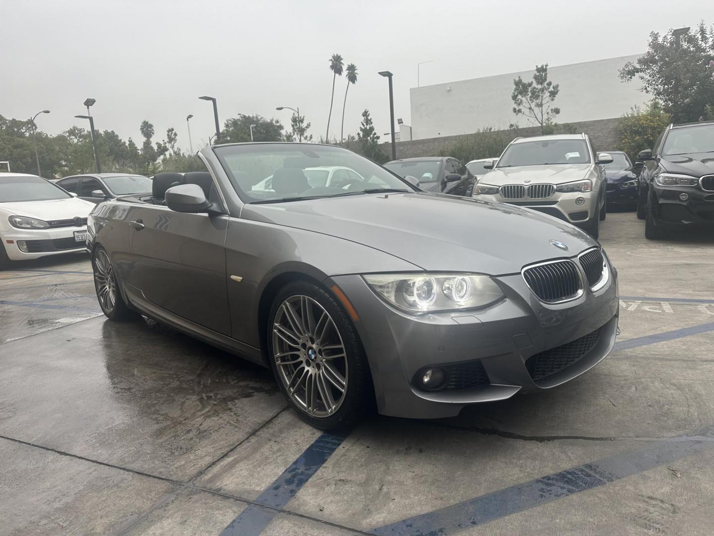 2013 Space Gray Metallic /Black BMW 3-Series 335i Convertible (WBADX7C56DJ) with an 3.0L L6 DOHC 24V engine, Automatic transmission, located at 30 S. Berkeley Avenue, Pasadena, CA, 91107, (626) 248-7567, 34.145447, -118.109398 - Photo#12