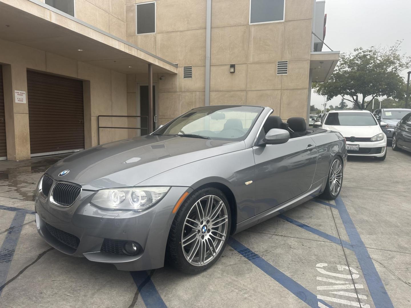 2013 Space Gray Metallic /Black BMW 3-Series 335i Convertible (WBADX7C56DJ) with an 3.0L L6 DOHC 24V engine, Automatic transmission, located at 30 S. Berkeley Avenue, Pasadena, CA, 91107, (626) 248-7567, 34.145447, -118.109398 - Convertible!! Navigation!! - Photo#0