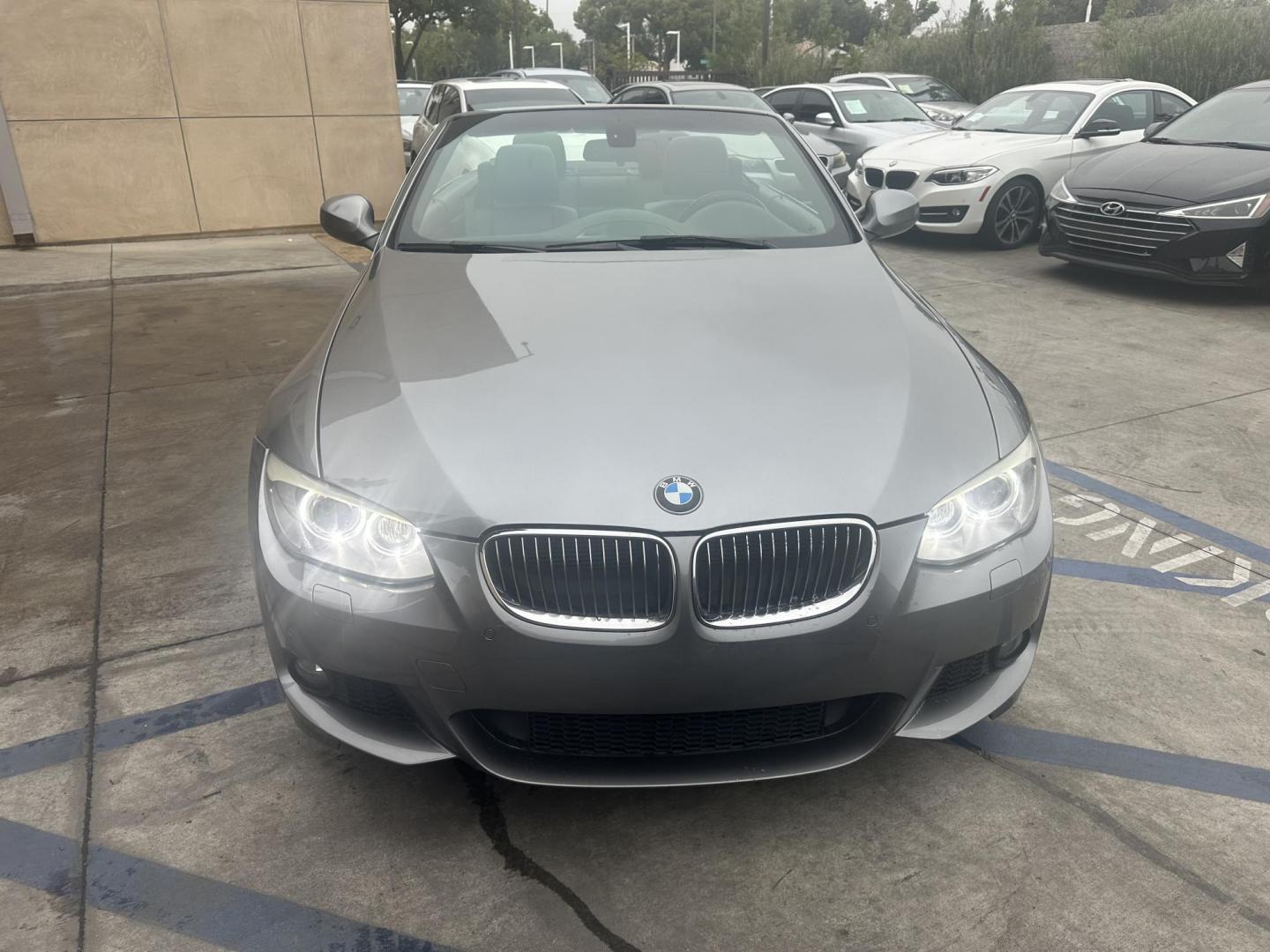 2013 Space Gray Metallic /Black BMW 3-Series 335i Convertible (WBADX7C56DJ) with an 3.0L L6 DOHC 24V engine, Automatic transmission, located at 30 S. Berkeley Avenue, Pasadena, CA, 91107, (626) 248-7567, 34.145447, -118.109398 - Convertible!! Navigation!! - Photo#14