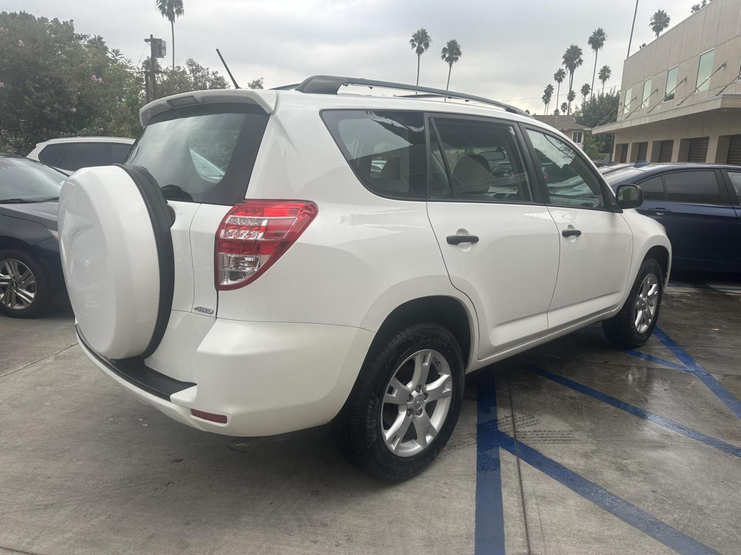 2010 WHITE /Gray Toyota RAV4 Base I4 4WD (2T3BF4DV3AW) with an 2.4L L4 DOHC 16V engine, 4-Speed Automatic transmission, located at 30 S. Berkeley Avenue, Pasadena, CA, 91107, (626) 248-7567, 34.145447, -118.109398 - New Tires! Looks and drives well. 2010 Toyota RAV4 AWD: The Perfect SUV for All Terrains - Financing Options for All Credit Types If you're in the market for a reliable SUV that offers both performance and versatility, the 2010 Toyota RAV4 AWD is an excellent option. Whether you're navigating ci - Photo#3