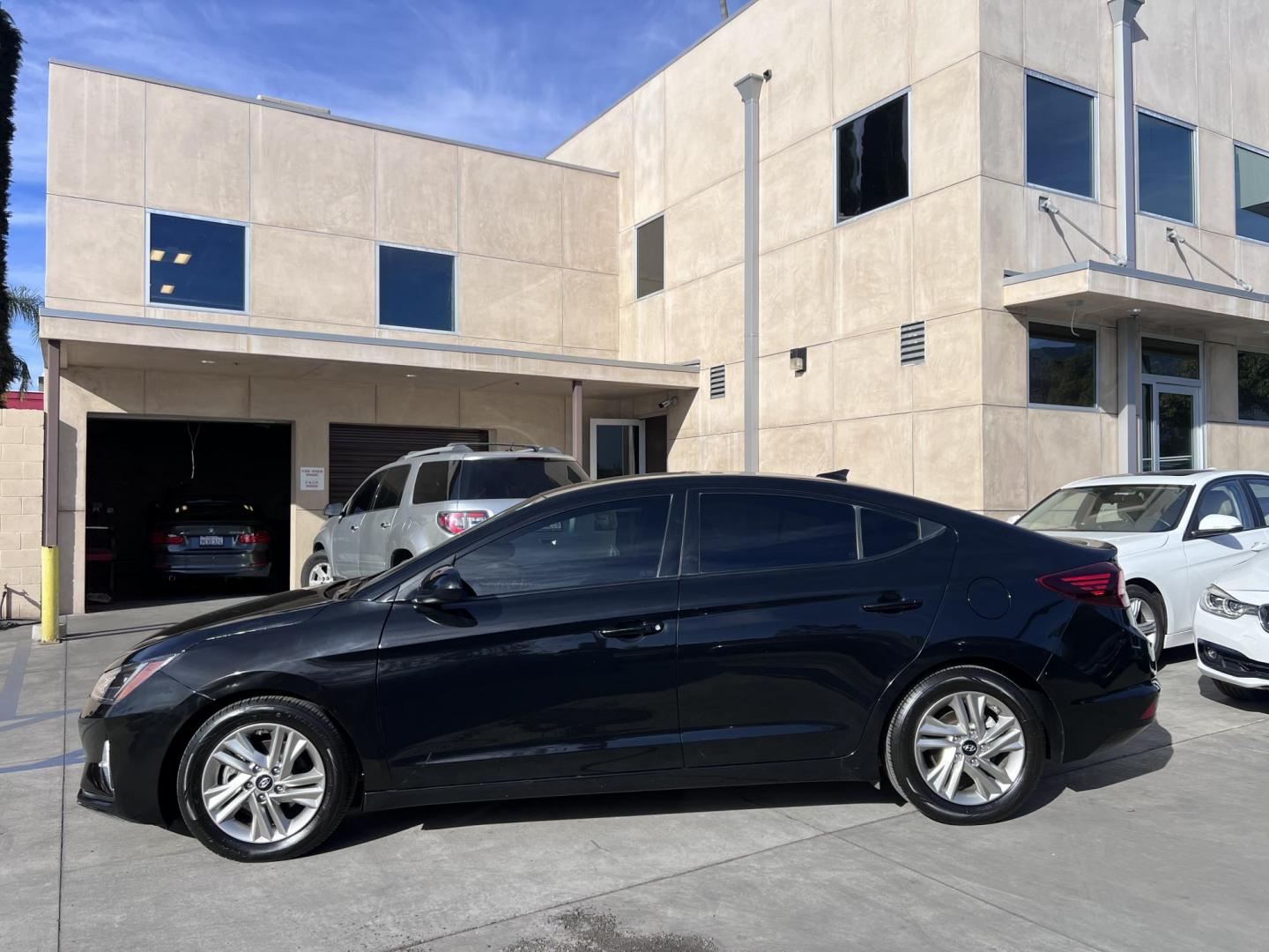 2020 Black /Black Hyundai Elantra Limited (5NPD84LF0LH) with an 1.8L L4 DOHC 16V engine, 6A transmission, located at 30 S. Berkeley Avenue, Pasadena, CA, 91107, (626) 248-7567, 34.145447, -118.109398 - Why the 2020 Hyundai Elantra Value Edition is the Perfect Choice The 2020 Hyundai Elantra Value Edition stands out as one of the best options in the compact sedan market, offering a wide array of features at an affordable price point. Whether you’re upgrading your current car or purchasing your f - Photo#1