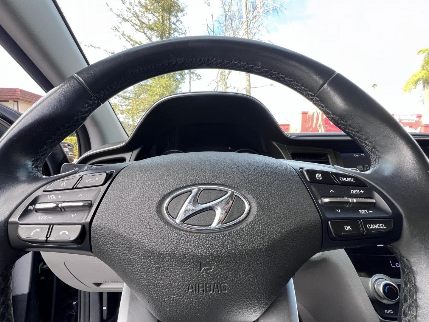 2020 Black /Black Hyundai Elantra Limited (5NPD84LF0LH) with an 1.8L L4 DOHC 16V engine, 6A transmission, located at 30 S. Berkeley Avenue, Pasadena, CA, 91107, (626) 248-7567, 34.145447, -118.109398 - Why the 2020 Hyundai Elantra Value Edition is the Perfect Choice The 2020 Hyundai Elantra Value Edition stands out as one of the best options in the compact sedan market, offering a wide array of features at an affordable price point. Whether you’re upgrading your current car or purchasing your f - Photo#13