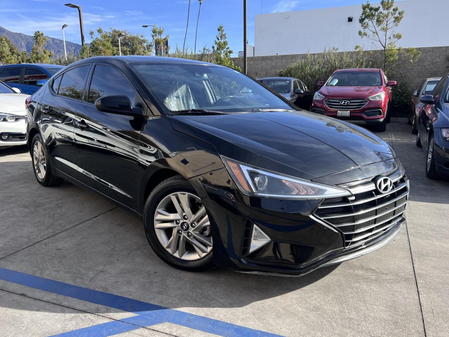 2020 Black /Black Hyundai Elantra Limited (5NPD84LF0LH) with an 1.8L L4 DOHC 16V engine, 6A transmission, located at 30 S. Berkeley Avenue, Pasadena, CA, 91107, (626) 248-7567, 34.145447, -118.109398 - Why the 2020 Hyundai Elantra Value Edition is the Perfect Choice The 2020 Hyundai Elantra Value Edition stands out as one of the best options in the compact sedan market, offering a wide array of features at an affordable price point. Whether you’re upgrading your current car or purchasing your f - Photo#3