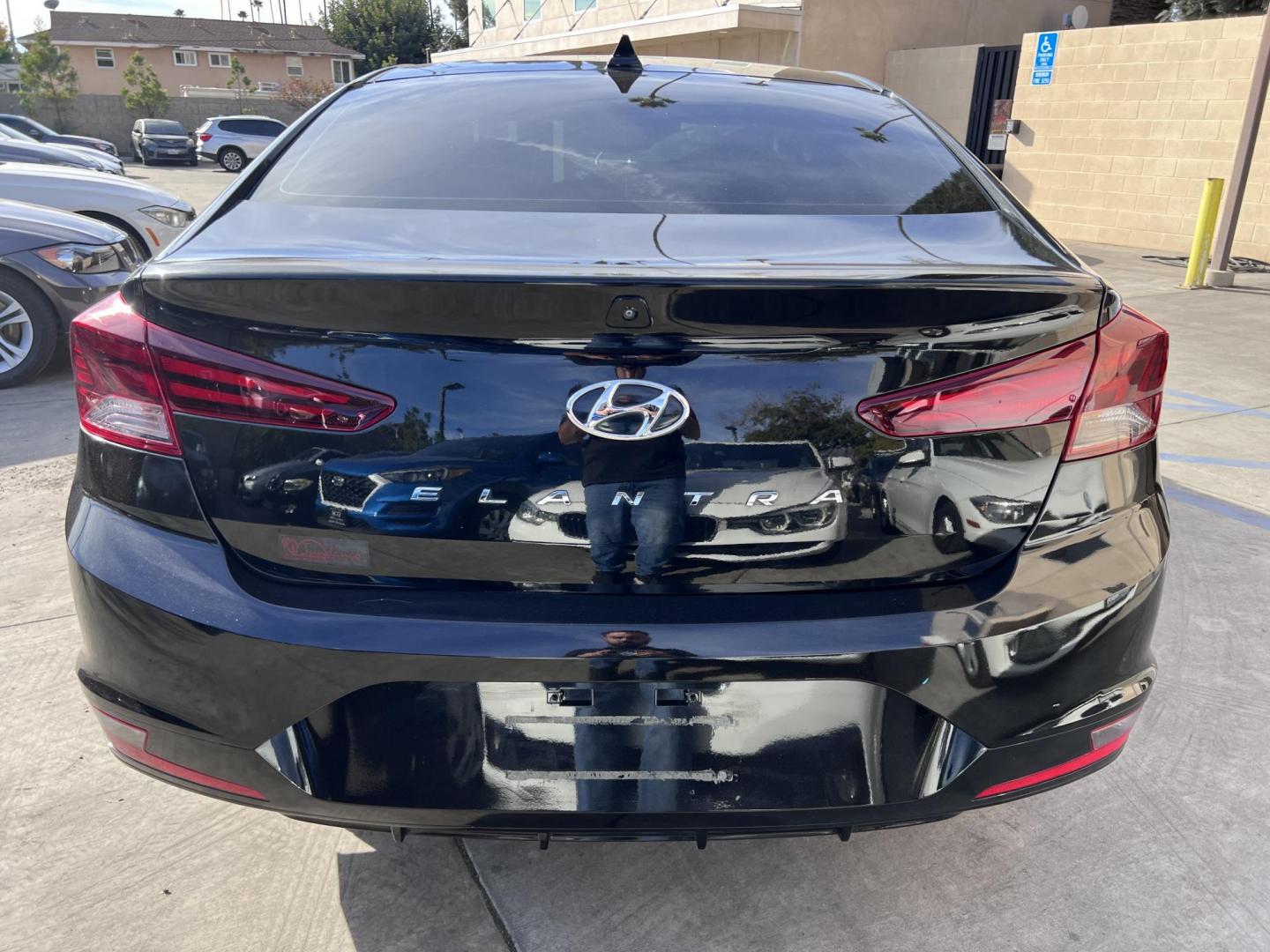 2020 Black /Black Hyundai Elantra Limited (5NPD84LF0LH) with an 1.8L L4 DOHC 16V engine, 6A transmission, located at 30 S. Berkeley Avenue, Pasadena, CA, 91107, (626) 248-7567, 34.145447, -118.109398 - Why the 2020 Hyundai Elantra Value Edition is the Perfect Choice The 2020 Hyundai Elantra Value Edition stands out as one of the best options in the compact sedan market, offering a wide array of features at an affordable price point. Whether you’re upgrading your current car or purchasing your f - Photo#4