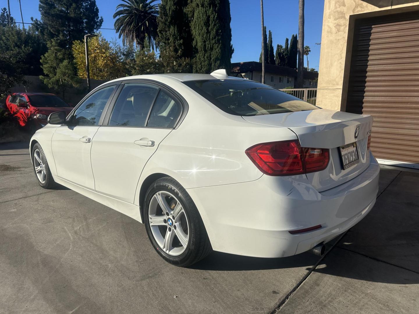 2014 Alpine White /Tan BMW 3-Series 320i Sedan (WBA3B1G59EN) with an 2.0L L4 DOHC 16V engine, Automatic transmission, located at 30 S. Berkeley Avenue, Pasadena, CA, 91107, (626) 248-7567, 34.145447, -118.109398 - Looking for a sleek, reliable, and luxurious vehicle with flexible financing options? Check out this 2014 BMW 320i at our Buy Here Pay Here Los Angeles dealership. This high-performance sedan combines BMW’s signature driving dynamics with comfort and cutting-edge features. Whether you're building - Photo#1