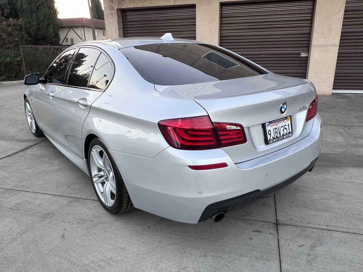 2013 Mineral Gray Metallic /Black BMW 5-Series 535i (WBAFR7C59DC) with an 3.0L L6 DOHC 24V engine, Automatic transmission, located at 30 S. Berkeley Avenue, Pasadena, CA, 91107, (626) 248-7567, 34.145447, -118.109398 - Looking for a luxury sedan that embodies elegance, power, and advanced features? The 2013 BMW 535i is an exceptional choice that delivers a perfect blend of performance, comfort, and innovation. At our Buy Here Pay Here Los Angeles dealership, we make owning this premium vehicle simple and stress-fr - Photo#1