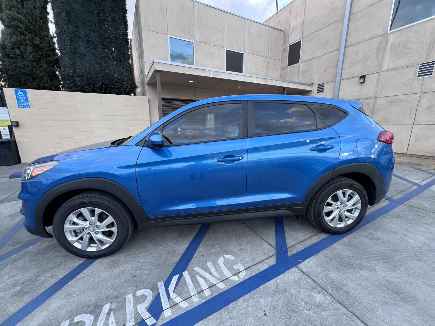 2019 Aqua Blue /Black Hyundai Tucson SE (KM8J23A48KU) with an 2.0L L4 DOHC 16V engine, 6A transmission, located at 30 S. Berkeley Avenue, Pasadena, CA, 91107, (626) 248-7567, 34.145447, -118.109398 - Looking for a reliable, stylish SUV? The 2019 Hyundai Tucson SE is an excellent choice for Los Angeles and Pasadena drivers, especially if you're seeking flexible financing options. This compact SUV offers a sleek design, spacious interior, and advanced safety features, making it perfect for both ci - Photo#2