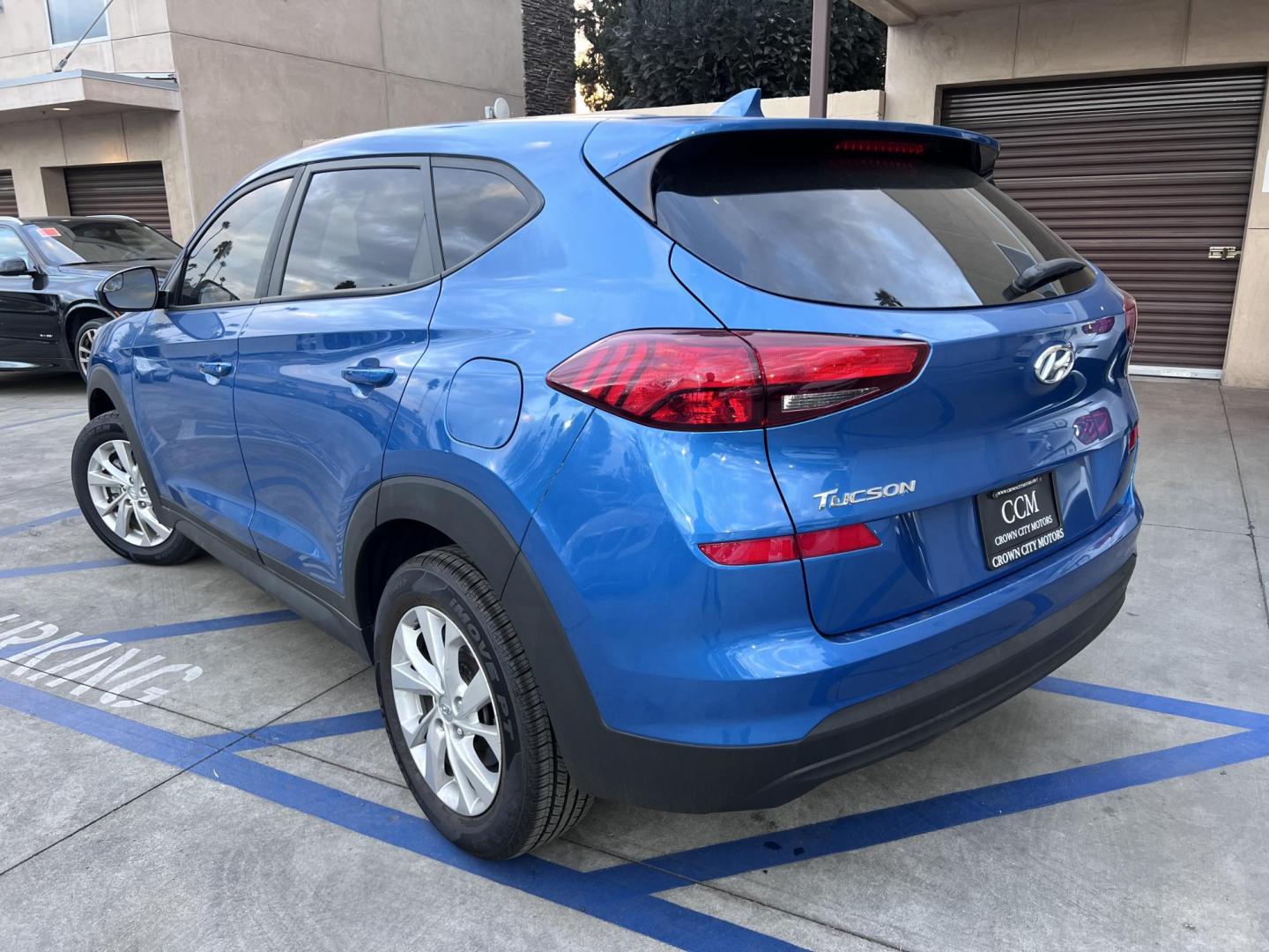 2019 Aqua Blue /Black Hyundai Tucson SE (KM8J23A48KU) with an 2.0L L4 DOHC 16V engine, 6A transmission, located at 30 S. Berkeley Avenue, Pasadena, CA, 91107, (626) 248-7567, 34.145447, -118.109398 - Looking for a reliable, stylish SUV? The 2019 Hyundai Tucson SE is an excellent choice for Los Angeles and Pasadena drivers, especially if you're seeking flexible financing options. This compact SUV offers a sleek design, spacious interior, and advanced safety features, making it perfect for both ci - Photo#3