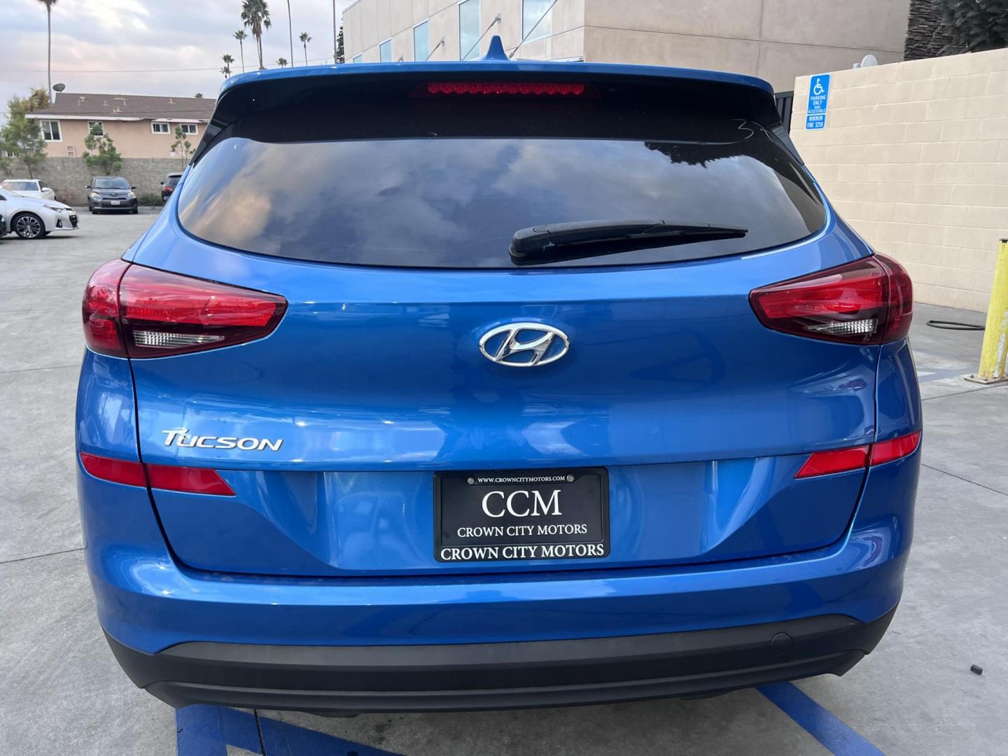 2019 Aqua Blue /Black Hyundai Tucson SE (KM8J23A48KU) with an 2.0L L4 DOHC 16V engine, 6A transmission, located at 30 S. Berkeley Avenue, Pasadena, CA, 91107, (626) 248-7567, 34.145447, -118.109398 - Looking for a reliable, stylish SUV? The 2019 Hyundai Tucson SE is an excellent choice for Los Angeles and Pasadena drivers, especially if you're seeking flexible financing options. This compact SUV offers a sleek design, spacious interior, and advanced safety features, making it perfect for both ci - Photo#4