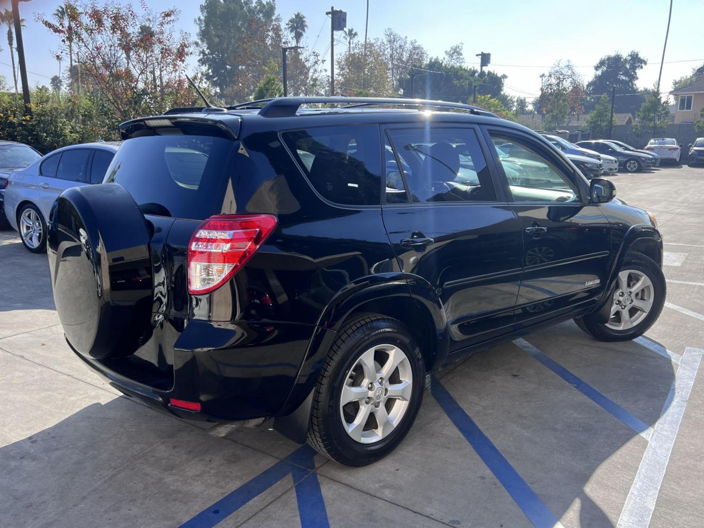 2011 Black /Gray Toyota RAV4 Limited V6 2WD (JTMYK4DV3B5) with an 3.5L V6 DOHC 24V engine, 5-Speed Automatic transmission, located at 30 S. Berkeley Avenue, Pasadena, CA, 91107, (626) 248-7567, 34.145447, -118.109398 - Photo#6