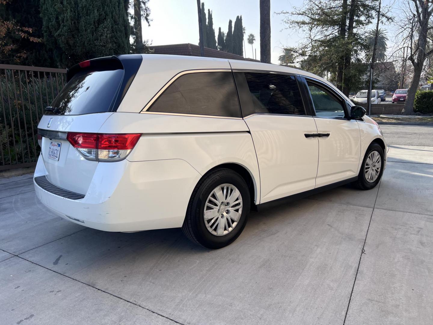 2015 White /Gray Honda Odyssey LX (5FNRL5H2XFB) with an 3.5L V6 SOHC 24V engine, 6-Speed Automatic transmission, located at 30 S. Berkeley Avenue, Pasadena, CA, 91107, (626) 248-7567, 34.145447, -118.109398 - Photo#2