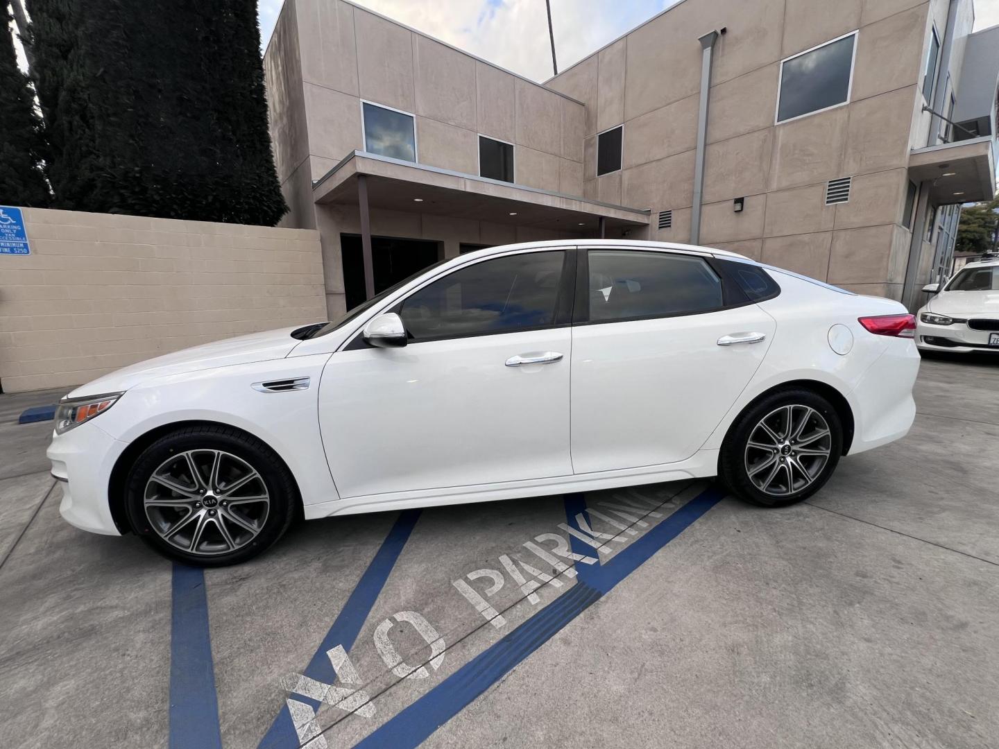 2016 White /Black Kia Optima EX (5XXGU4L3XGG) with an 2.4L L4 DOHC 16V engine, 6A transmission, located at 30 S. Berkeley Avenue, Pasadena, CA, 91107, (626) 248-7567, 34.145447, -118.109398 - Photo#5