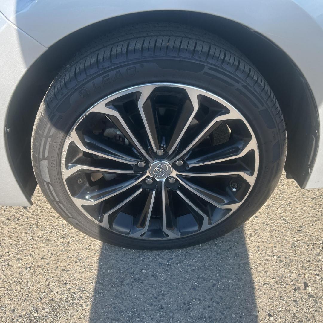 2015 Silver Metallic /Black Toyota Corolla L 4-Speed AT (5YFBURHE9FP) with an 1.8L L4 DOHC 16V engine, 4-Speed Automatic transmission, located at 30 S. Berkeley Avenue, Pasadena, CA, 91107, (626) 248-7567, 34.145447, -118.109398 - Photo#4