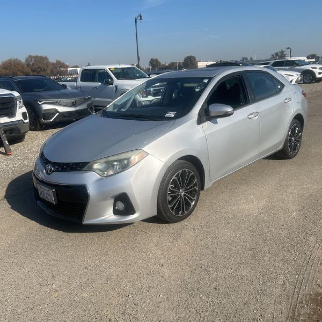 2015 Silver Metallic /Black Toyota Corolla L 4-Speed AT (5YFBURHE9FP) with an 1.8L L4 DOHC 16V engine, 4-Speed Automatic transmission, located at 30 S. Berkeley Avenue, Pasadena, CA, 91107, (626) 248-7567, 34.145447, -118.109398 - Photo#0