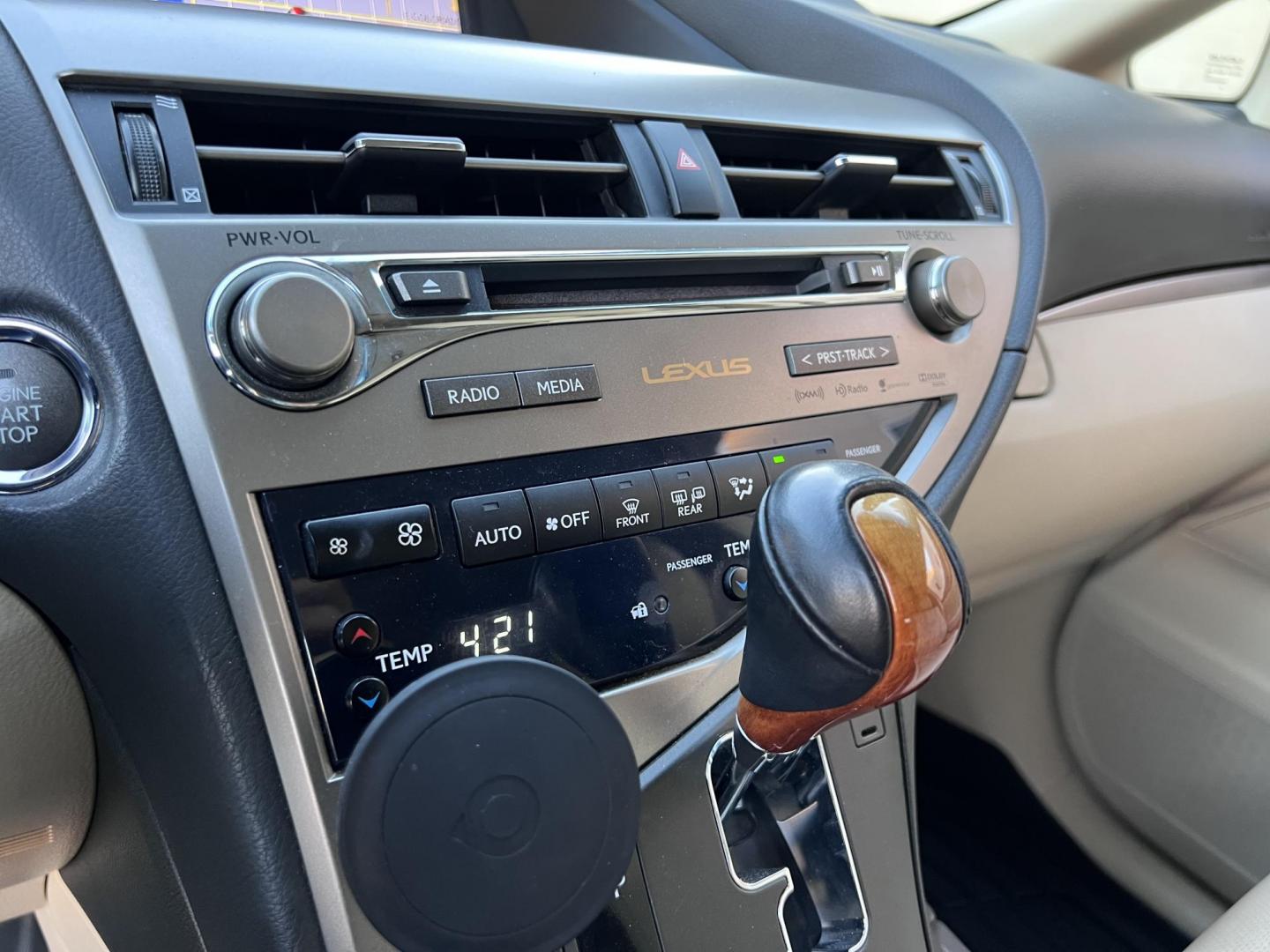 2013 Nebula Gray Pearl /Gray Lexus RX 350 FWD (2T2ZK1BAXDC) with an 3.5L V6 DOHC 24V engine, 5-Speed Automatic transmission, located at 30 S. Berkeley Avenue, Pasadena, CA, 91107, (626) 248-7567, 34.145447, -118.109398 - 2013 Lexus RX 350: Luxury SUV Available for Buy Here Pay Here Auto Loan Financing—Bad Credit Welcome! Are you searching for a reliable, luxurious SUV that perfectly combines comfort, performance, and style? Look no further than the 2013 Lexus RX 350, a top choice in the midsize luxury SUV marke - Photo#7