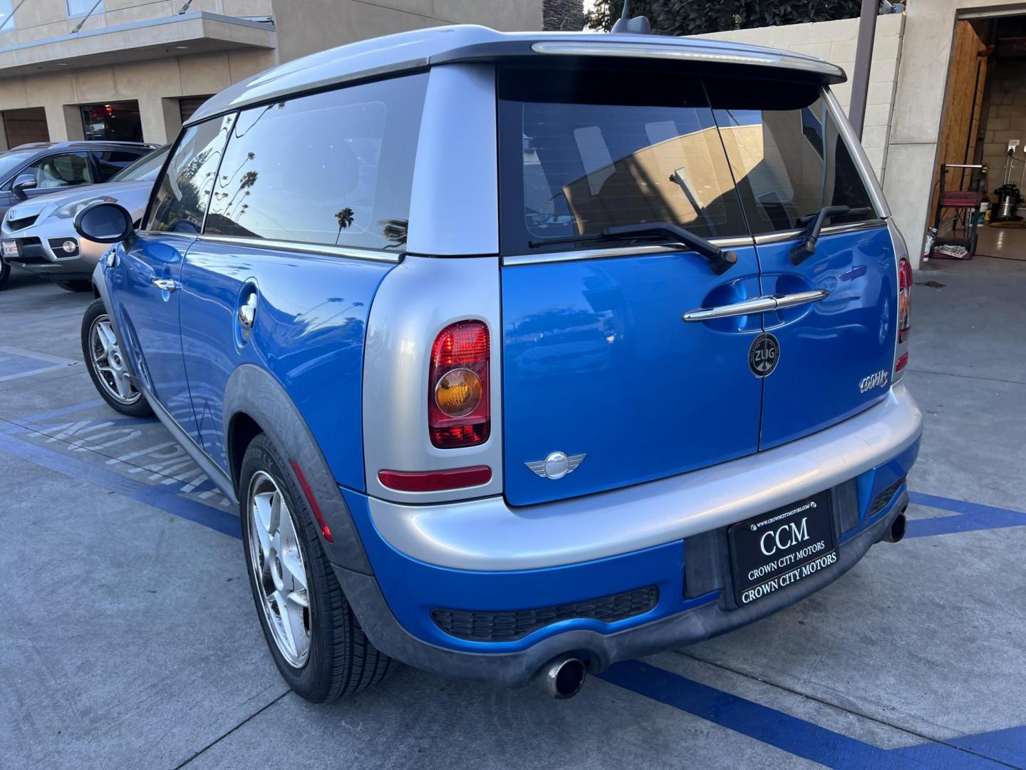 2010 Horizon Blue Metallic /Black Mini Clubman S (WMWMM3C52AT) with an 1.6L L4 DOHC 16V TURBO engine, Automatic transmission, located at 30 S. Berkeley Avenue, Pasadena, CA, 91107, (626) 248-7567, 34.145447, -118.109398 - Photo#2