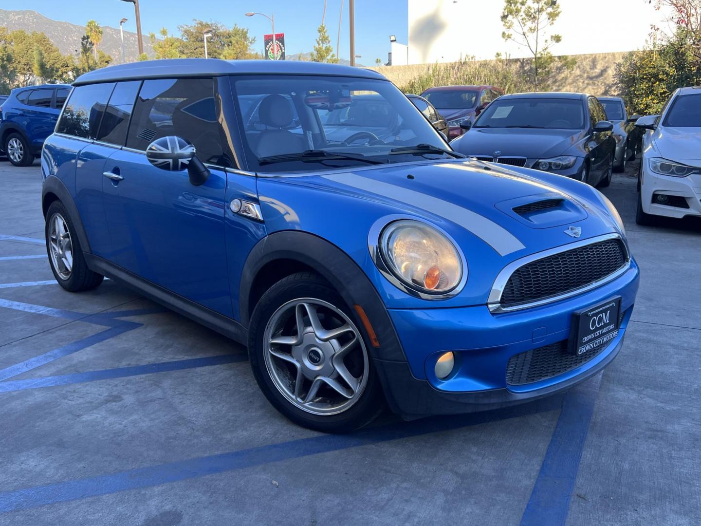 2010 Horizon Blue Metallic /Black Mini Clubman S (WMWMM3C52AT) with an 1.6L L4 DOHC 16V TURBO engine, Automatic transmission, located at 30 S. Berkeley Avenue, Pasadena, CA, 91107, (626) 248-7567, 34.145447, -118.109398 - Photo#4