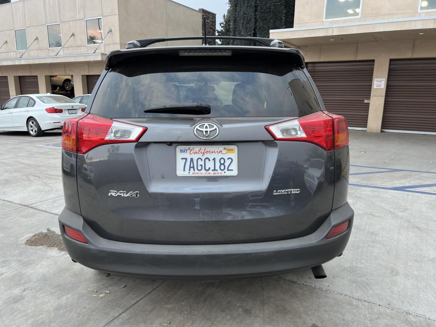 2013 Space Gray Metallic /Black Toyota RAV4 Limited FWD (JTMYFREV8DD) with an 2.5L L4 DOHC 16V engine, 6-Speed Automatic transmission, located at 30 S. Berkeley Avenue, Pasadena, CA, 91107, (626) 248-7567, 34.145447, -118.109398 - Photo#4