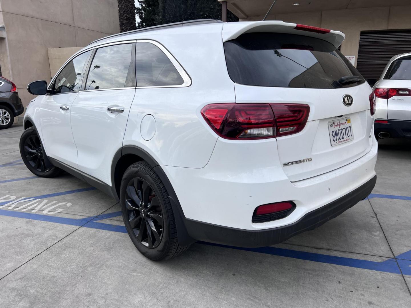 2019 White /Black Kia Sorento LX V6 2WD (5XYPG4A58KG) with an 3.3L V6 DOHC 24V engine, 6A transmission, located at 30 S. Berkeley Avenue, Pasadena, CA, 91107, (626) 248-7567, 34.145447, -118.109398 - Discover Your Ideal Family Vehicle with Third Row Seat and Rear AC – Perfect for Any Adventure! Finding a reliable, family-friendly vehicle with essential features like a third row seat and rear AC can be challenging, especially if you're working with bad credit. At our Buy Here Pay Here dealer - Photo#2