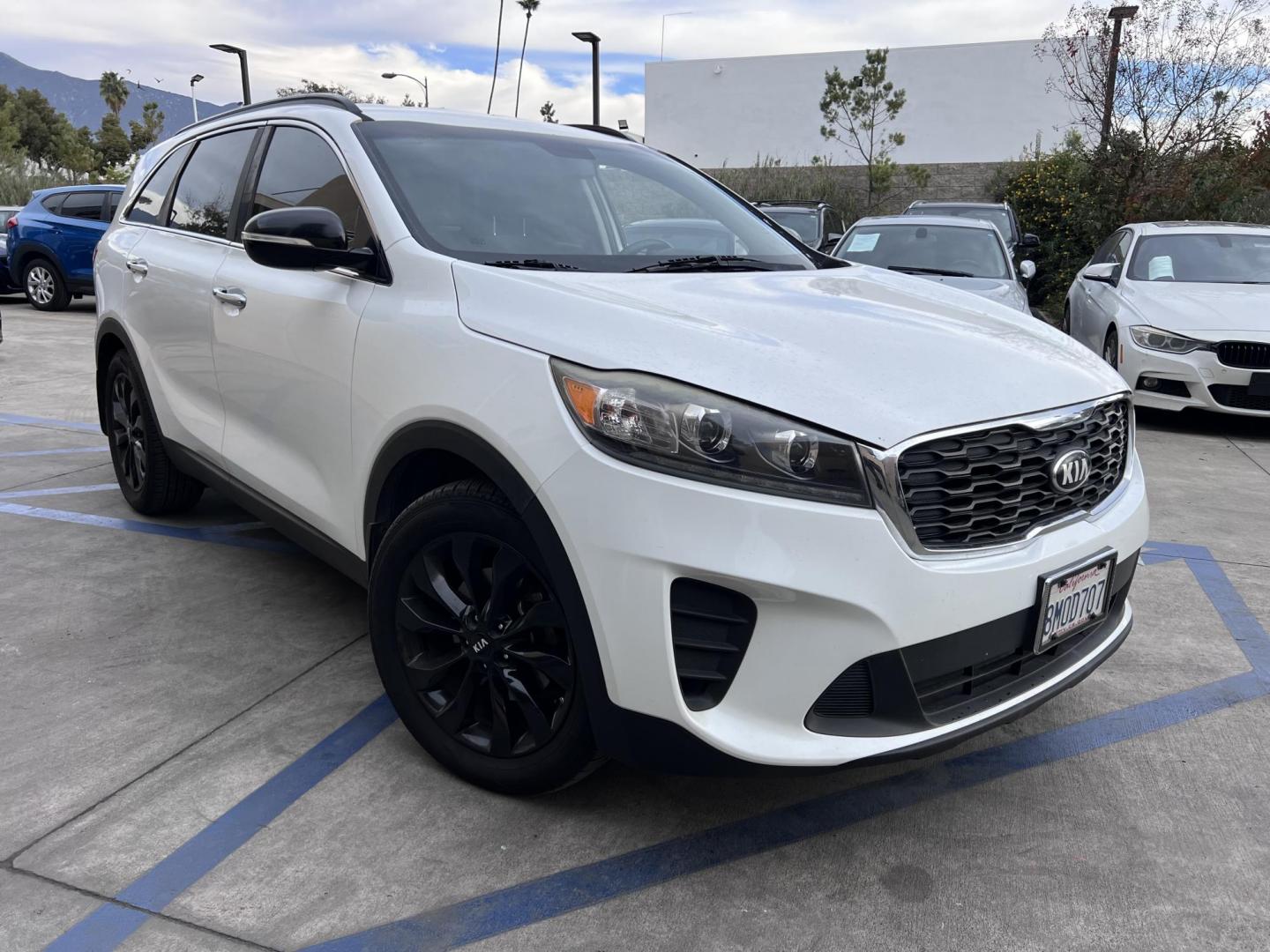 2019 White /Black Kia Sorento LX V6 2WD (5XYPG4A58KG) with an 3.3L V6 DOHC 24V engine, 6A transmission, located at 30 S. Berkeley Avenue, Pasadena, CA, 91107, (626) 248-7567, 34.145447, -118.109398 - Discover Your Ideal Family Vehicle with Third Row Seat and Rear AC – Perfect for Any Adventure! Finding a reliable, family-friendly vehicle with essential features like a third row seat and rear AC can be challenging, especially if you're working with bad credit. At our Buy Here Pay Here dealer - Photo#6