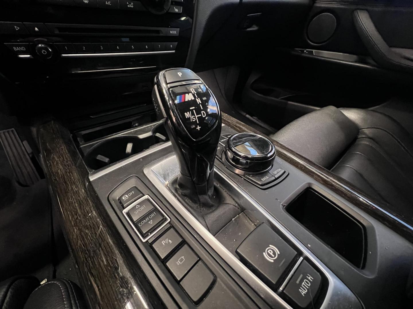 2018 Alpine White /Black BMW X5 sDrive35i (5UXKR2C5XJ0) with an 3.0L L6 DOHC 24V engine, 8A transmission, located at 30 S. Berkeley Avenue, Pasadena, CA, 91107, (626) 248-7567, 34.145447, -118.109398 - 2018 BMW X5 with Navigation, Panoramic Roof, and Back-Up Camera Experience the ultimate in luxury, performance, and innovation with this 2018 BMW X5, now available at Crown City Motors. If you’re seeking a premium SUV that combines elegance with cutting-edge technology, this BMW X5 is the perfe - Photo#16
