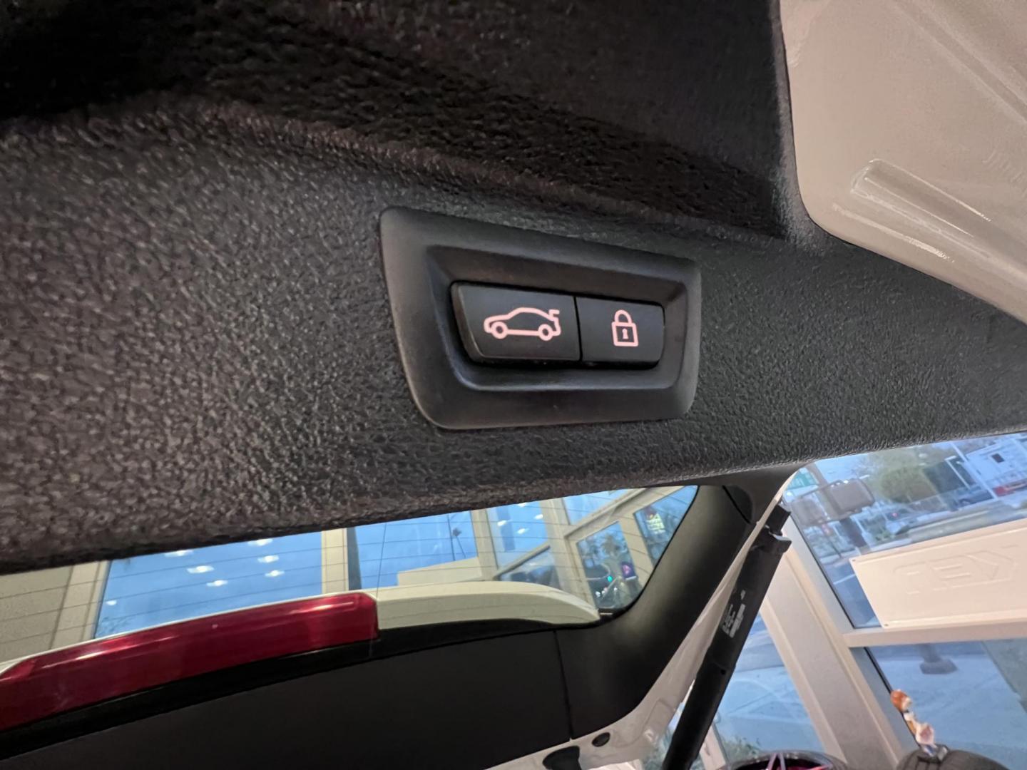 2018 Alpine White /Black BMW X5 sDrive35i (5UXKR2C5XJ0) with an 3.0L L6 DOHC 24V engine, 8A transmission, located at 30 S. Berkeley Avenue, Pasadena, CA, 91107, (626) 248-7567, 34.145447, -118.109398 - 2018 BMW X5 with Navigation, Panoramic Roof, and Back-Up Camera Experience the ultimate in luxury, performance, and innovation with this 2018 BMW X5, now available at Crown City Motors. If you’re seeking a premium SUV that combines elegance with cutting-edge technology, this BMW X5 is the perfe - Photo#8